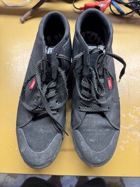 Chrome x Panaracer Southside cycling shoes size 12
W/ Time pedals and clips